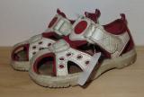 Sandaler i vitt/rött